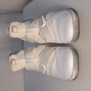 Nike LeBron Soldier SFG White Size 13